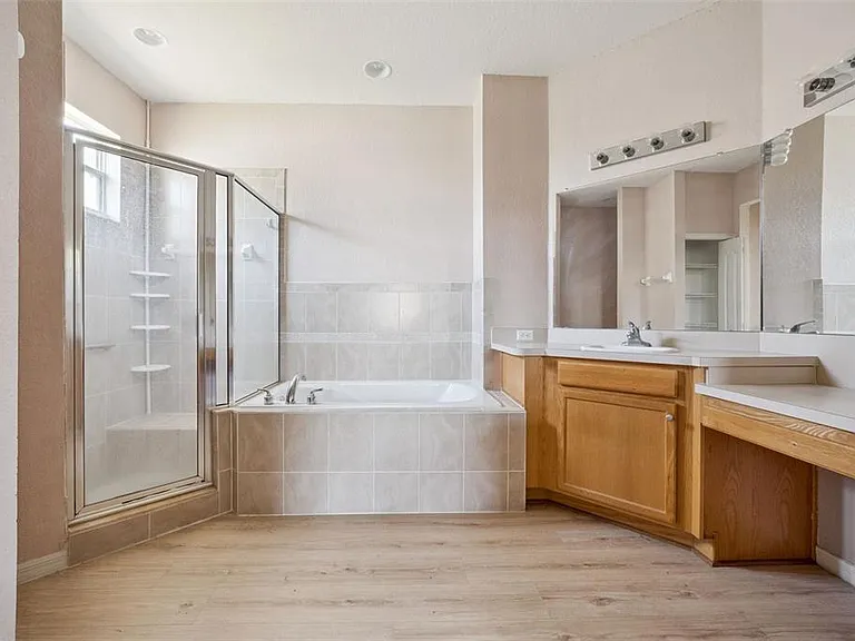 7055 Heatherbrook Dr — Photo 23