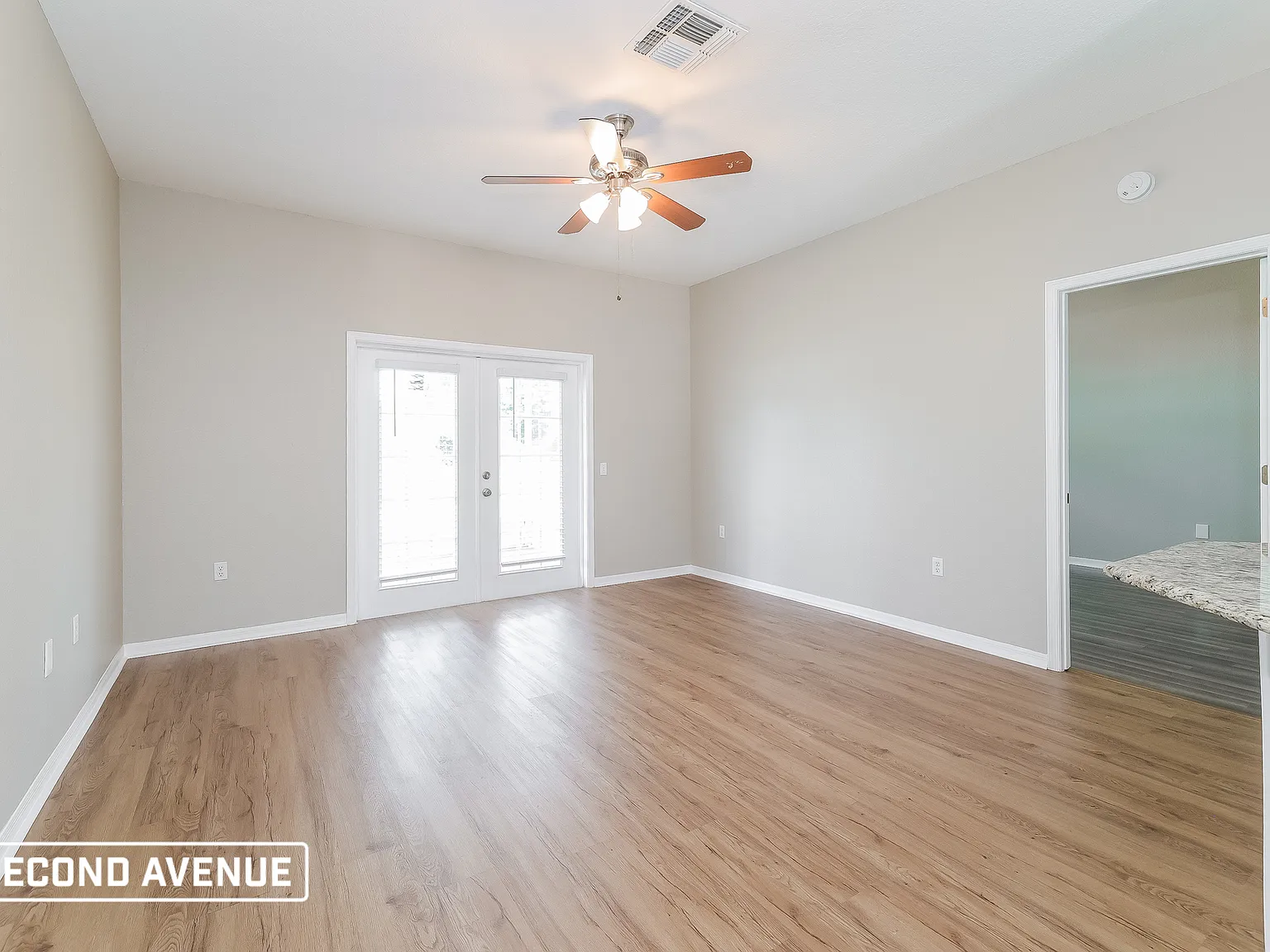 3 bed, 2.0 bath, 1296 sqft, $1,687 — Photo 2