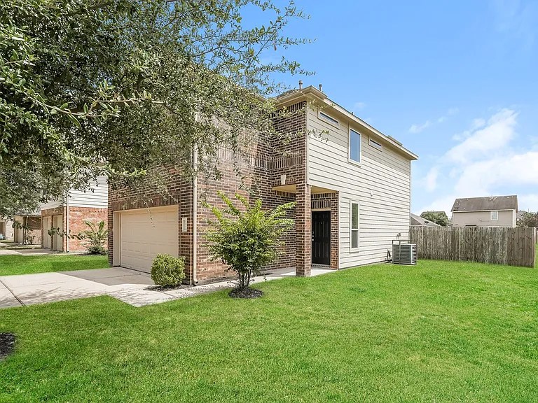 5814 Northern Oak St — Photo 3