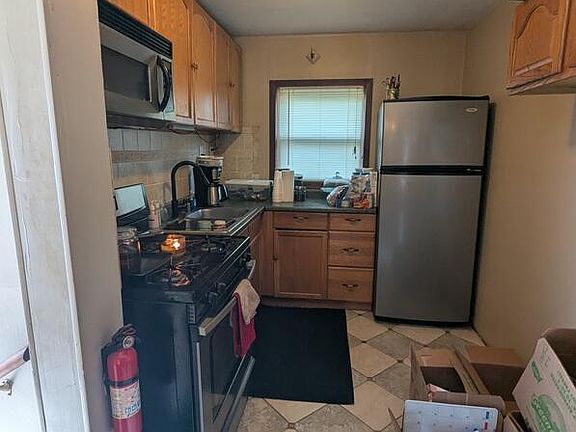3rd image of 646 S Francis Ave