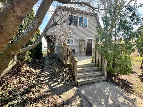 356 Killarney Beach Rd, Bay City, MI 48706
