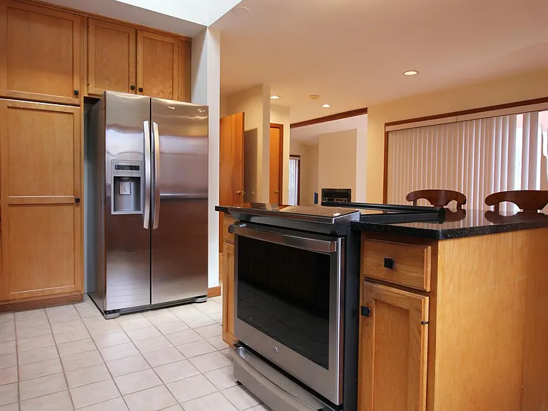 6872 Melrose Dr — Photo 8