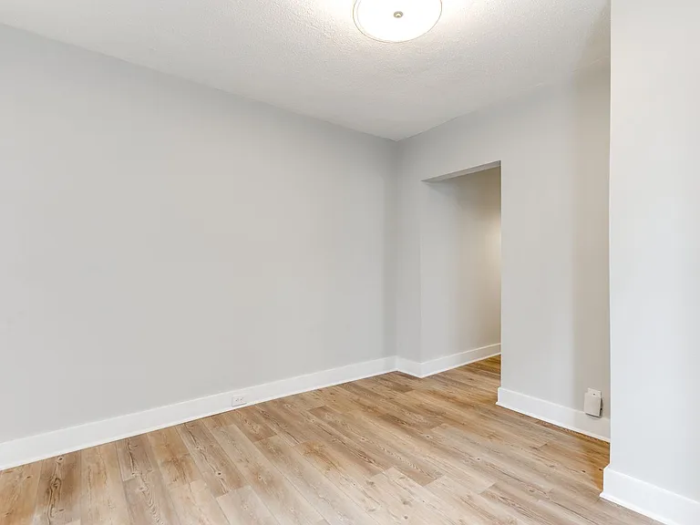 Great Renovated Two Bedroom Apt in the Heart of Church Hill — Photo 13