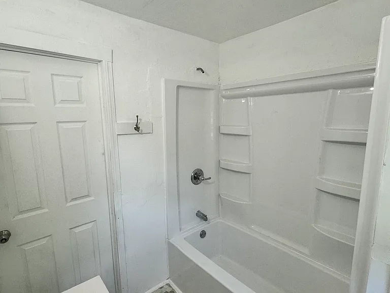 435 1/2 N Pine St #2 — Photo 20