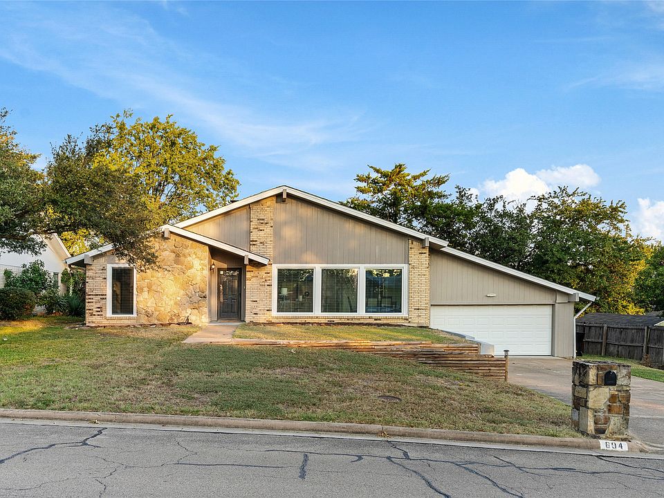 1st image of 604 Deer Dr