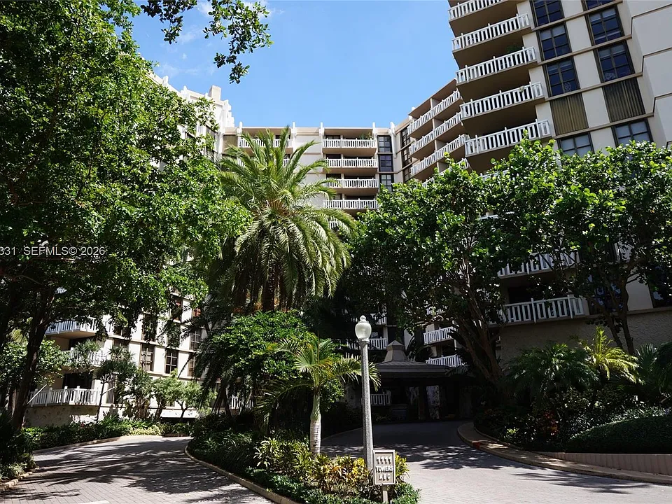 1121 Crandon Blvd #E1006