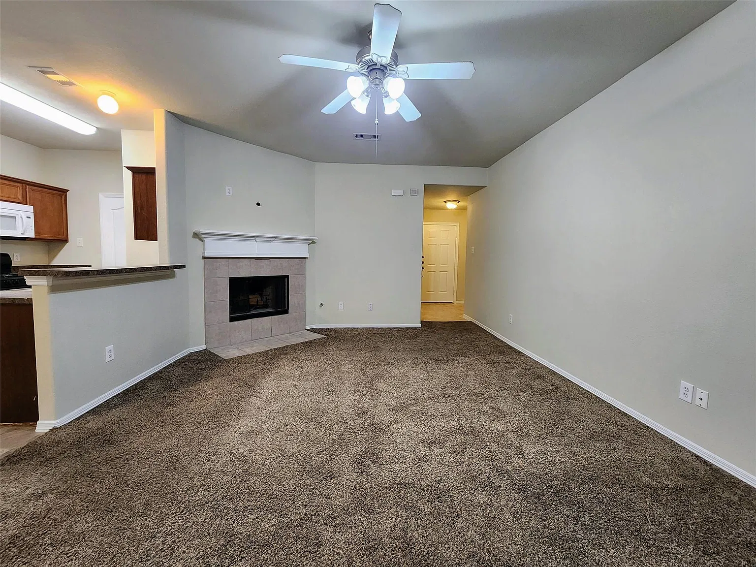 3 bed, 2.0 bath, 1262 sqft, $1,675 — Photo 4