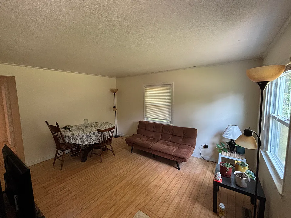 113 Leverett Rd #4