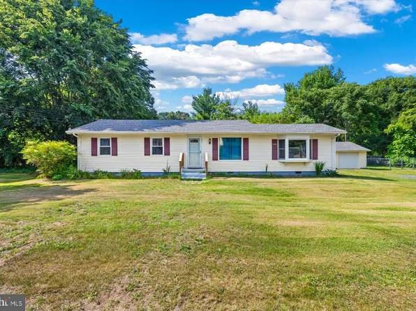 221 Clearview Dr, Colonial Beach, VA 22443