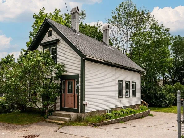 10 Grove Street, Farmington, NH 03835