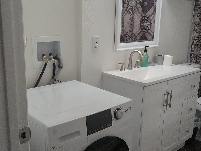 1426 Silverthorn Dr — Photo 14