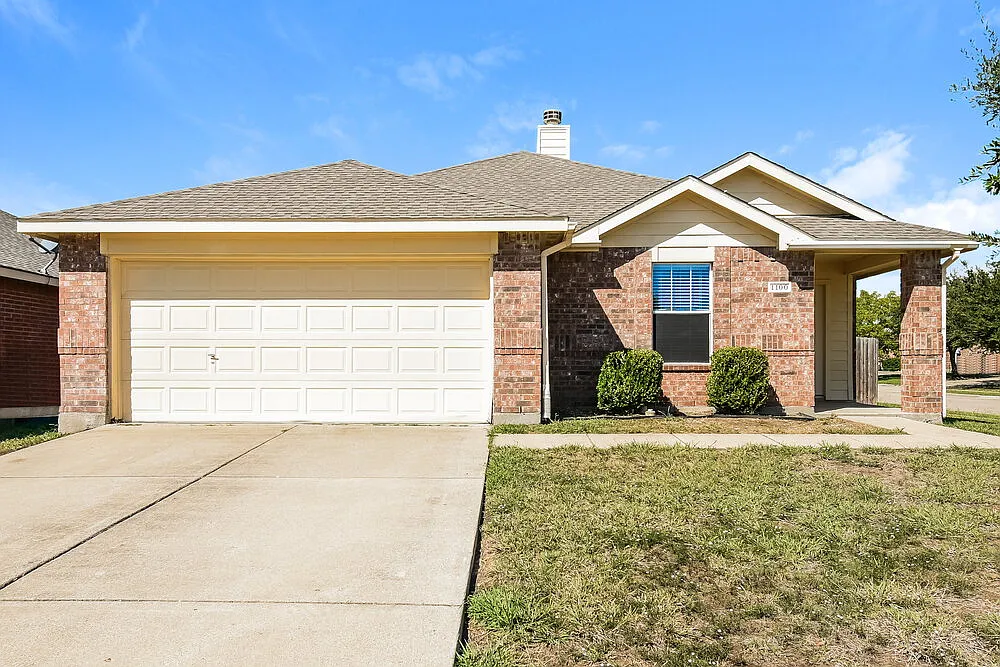 3 bed, 2.0 bath, 1601 sqft, $1,950 — Photo 1
