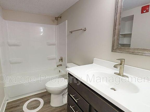 5th image of 4001 Holdrege St #5