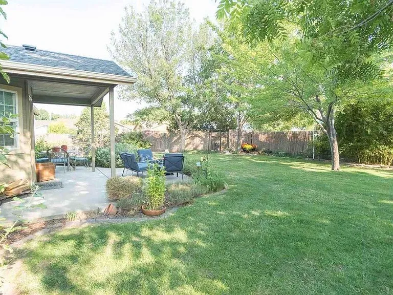 10531 W Greenleaf St — Photo 4