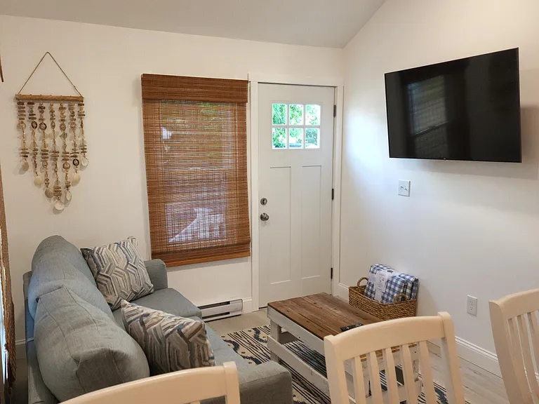 4 Brown Ave #A — Photo 4