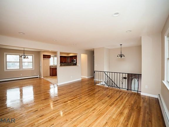 4th image of 82 Fernwood Dr