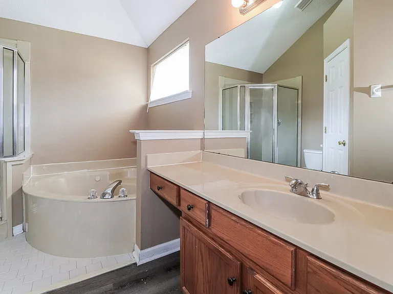 2811 Misty Bay Dr — Photo 12