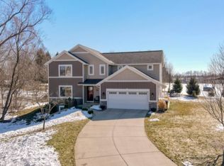 1702 Sweet Grass Dr SE, Caledonia, MI 49316