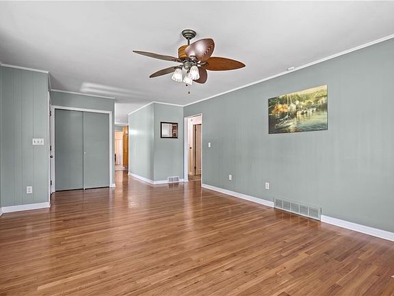 4th image of 15 Hanley Ln