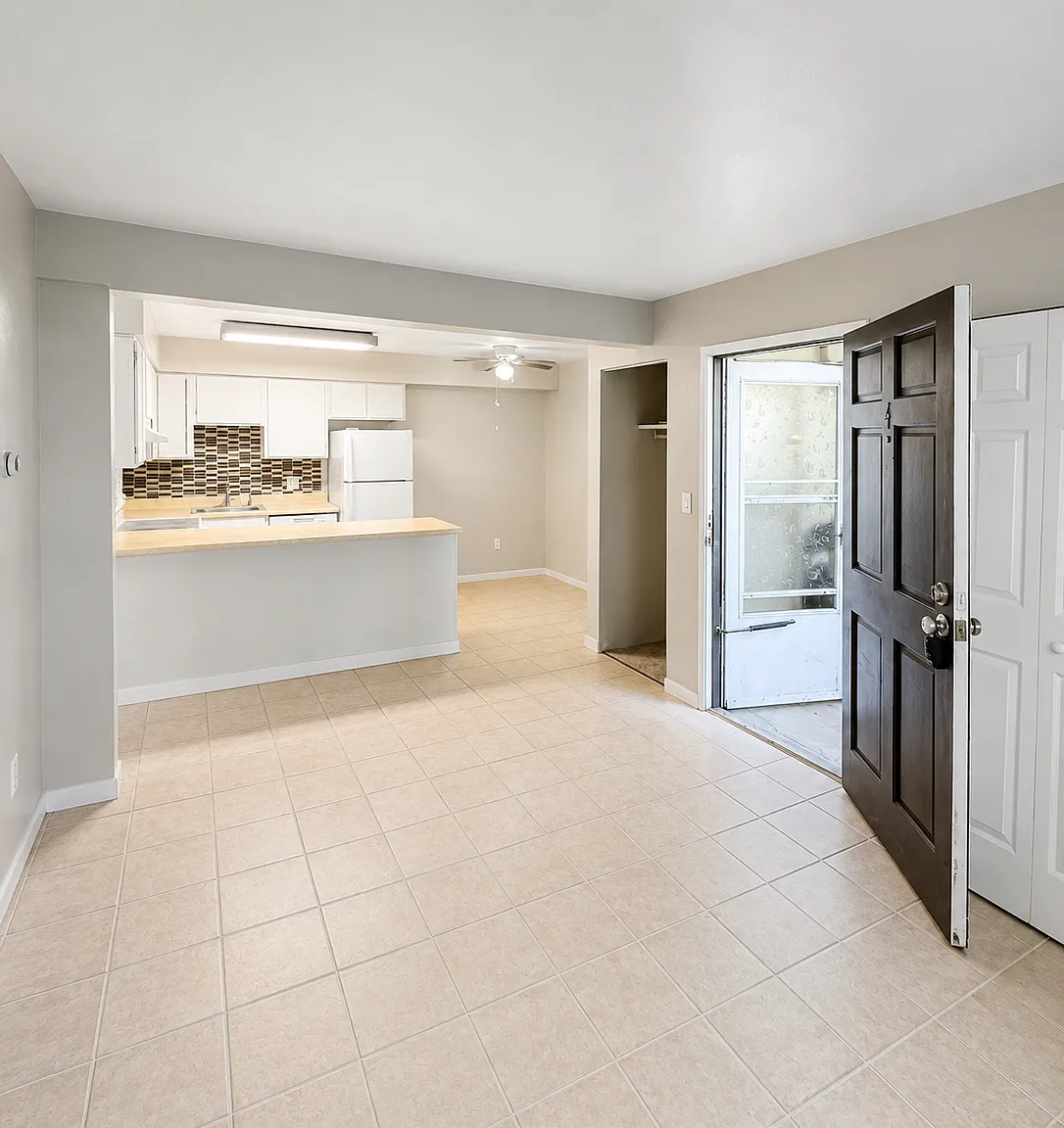 1 bed, 1.0 bath, 617 sqft, $1,240 — Photo 2