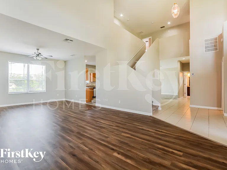733 Wildflower Rd — Photo 2