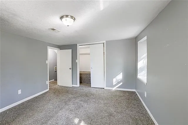 11000 N Kenwood Ave — Photo 8