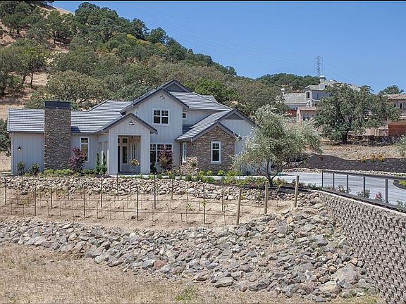 3rd image of 731 Bridle Ridge Dr
