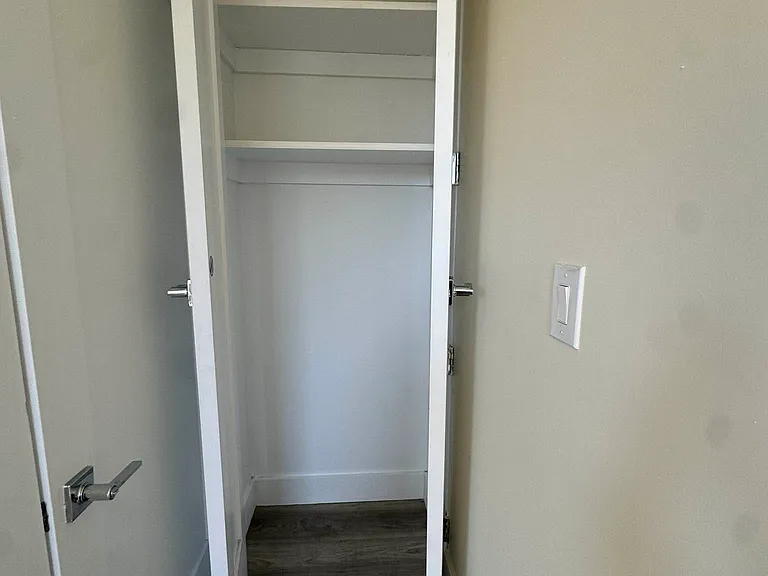24 Rogers Ave #3H — Photo 4