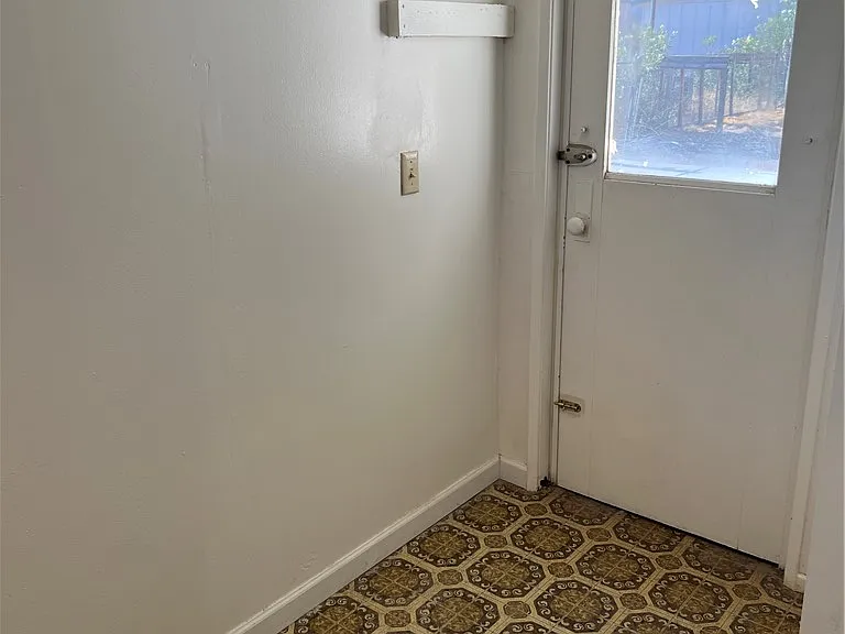 2040 Swan Cv N — Photo 24