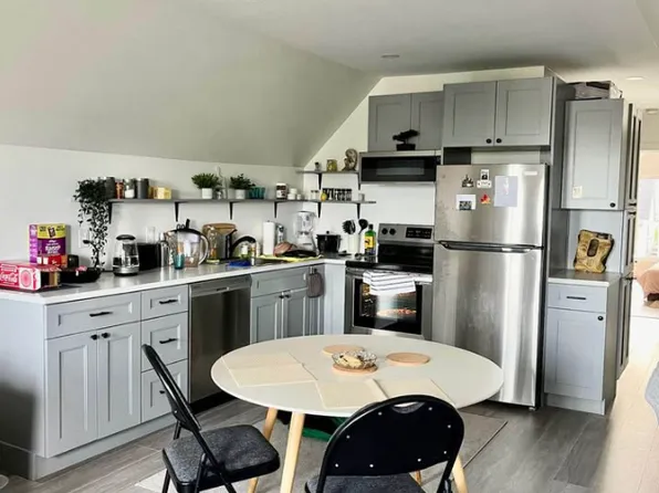 114 Church St #4, Moncton, NB E1C 4Z6