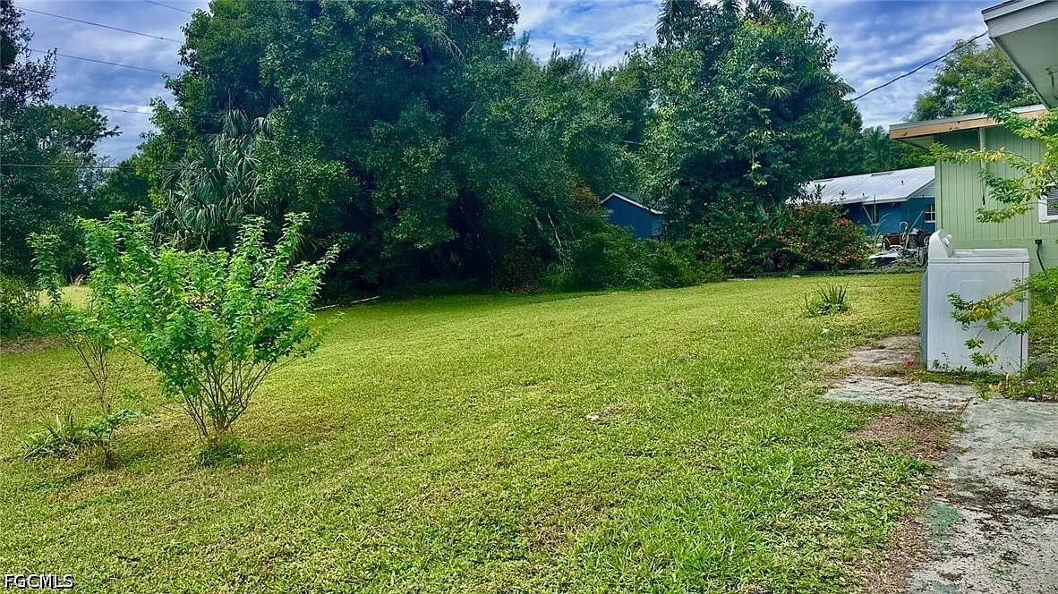 3 bed, 2.0 bath, 1070 sqft, $2,200 — Photo 3