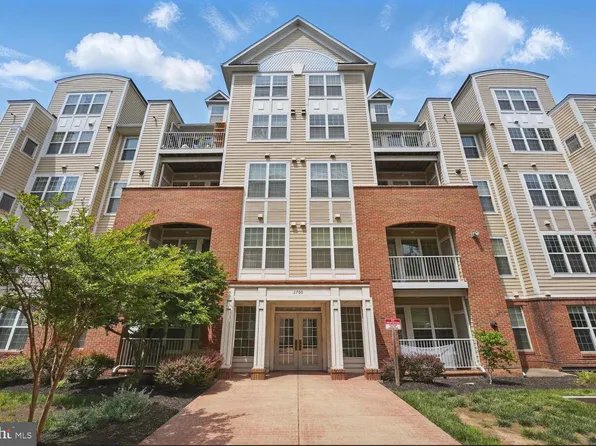 2700 Bellforest Ct APT 201, Vienna, VA 22180