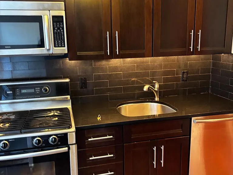 2031 Pine St #302 — Photo 7
