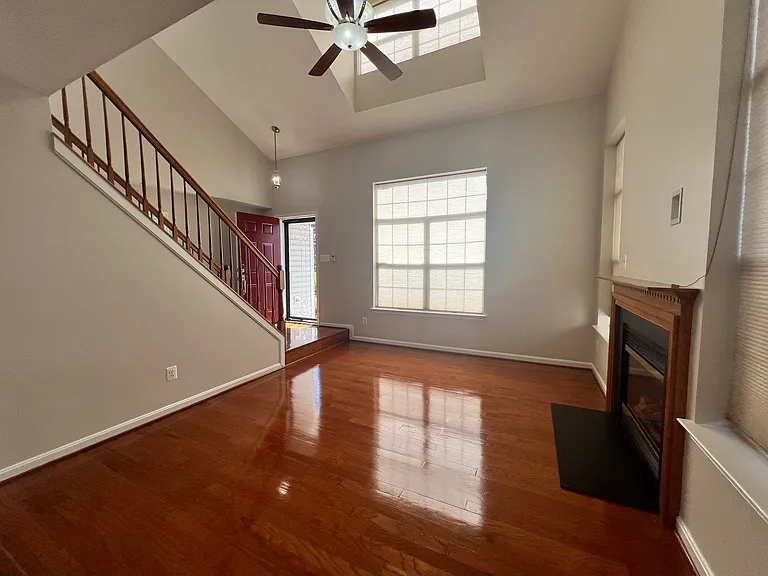 16401 Ellipse Ter — Photo 6