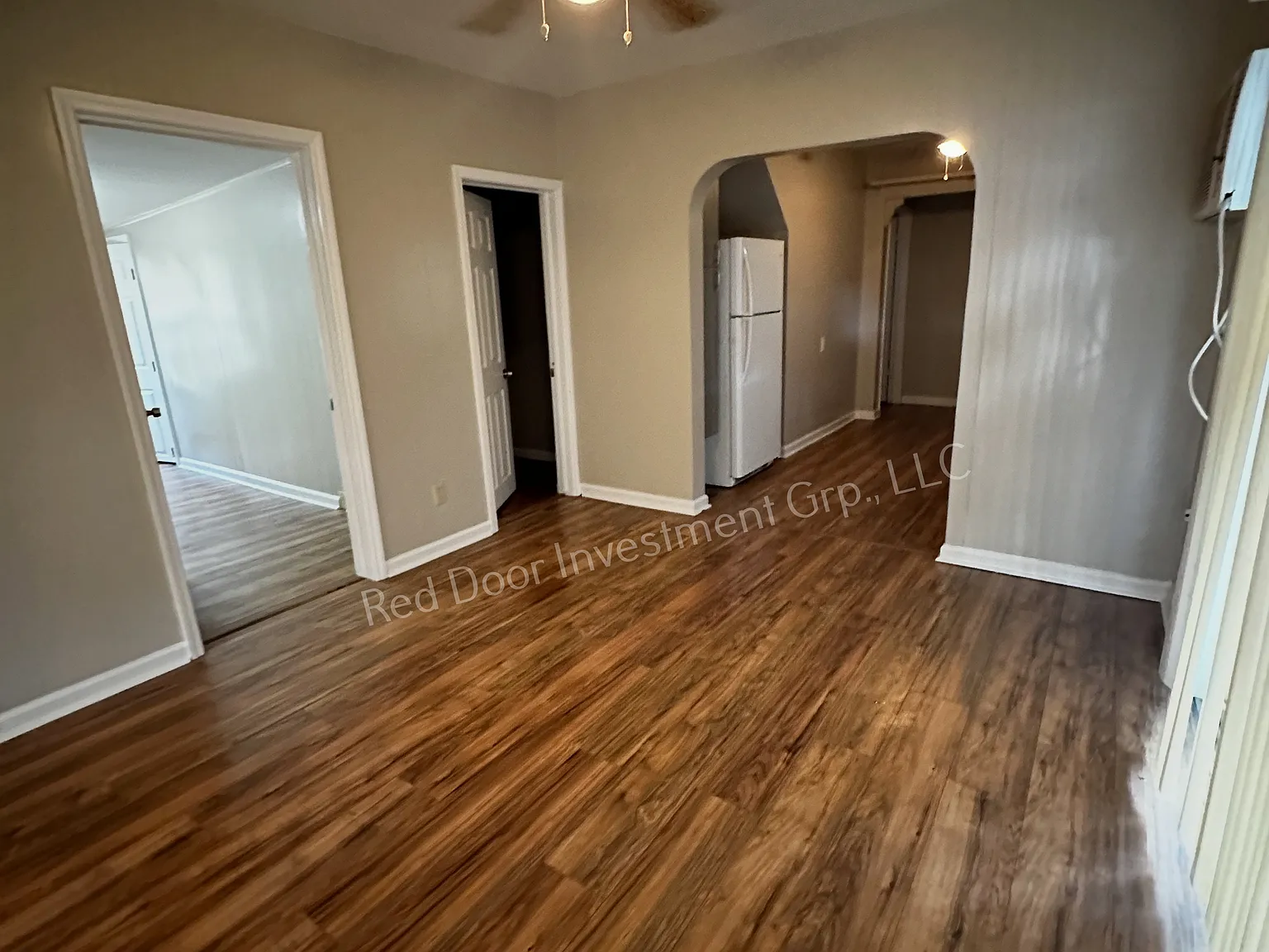 3 bed, 1048 sqft, $1,695 — Photo 2