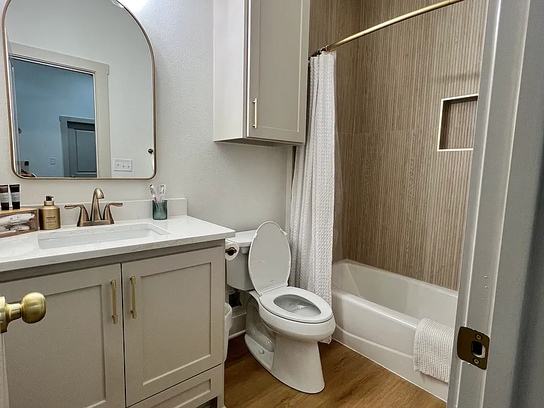 324 Inwood St — Photo 7