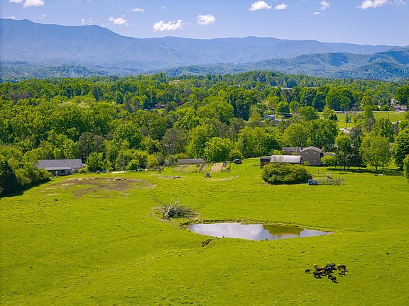 5th image of 1689 Ridge Rd