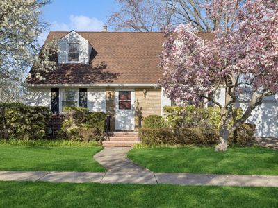 82 Camden Place, New Hyde Park, NY, 11040