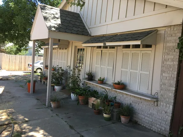 2107 Clover Ln, Fort Worth, TX 76107