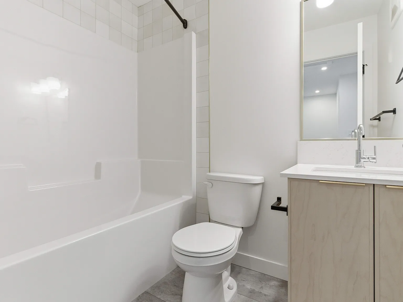 3 bed, 2.5 bath, 1255 sqft, $1,800 — Photo 3
