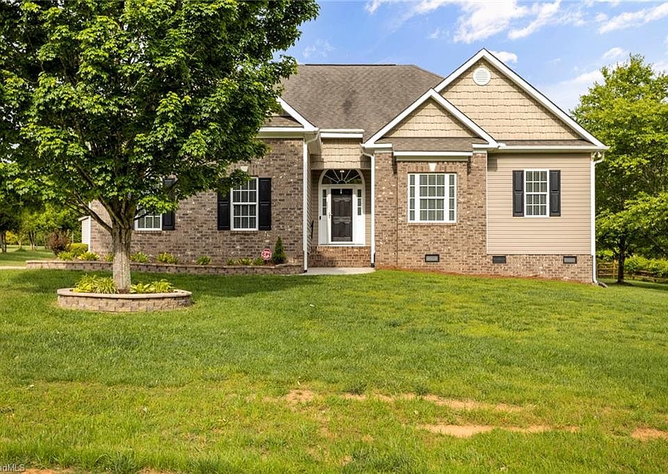 1st image of 114 Scarlet Oak Ct