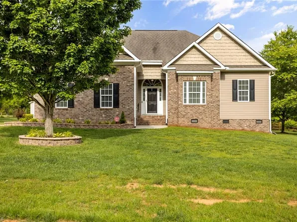 114 Scarlet Oak Ct, Reidsville, NC 27320