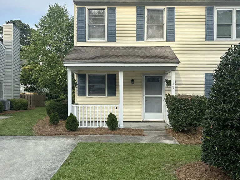 126 Lullwater Dr #B — Photo 2