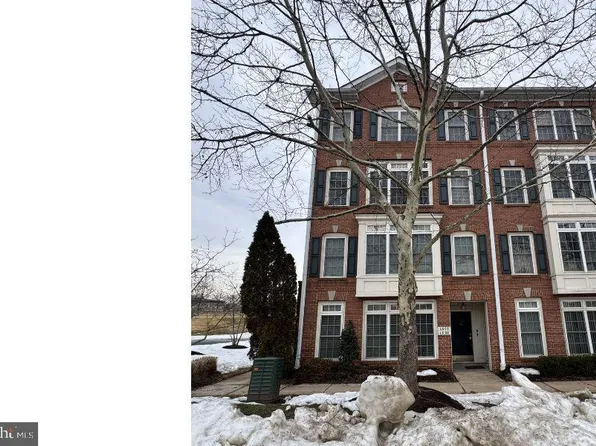 4608 Battenburg Ln #832, Fairfax, VA 22030