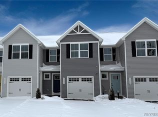 6233 Thornden Park Dr, Lockport, NY 14094