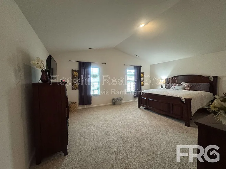1028 Riverstone Dr — Photo 27