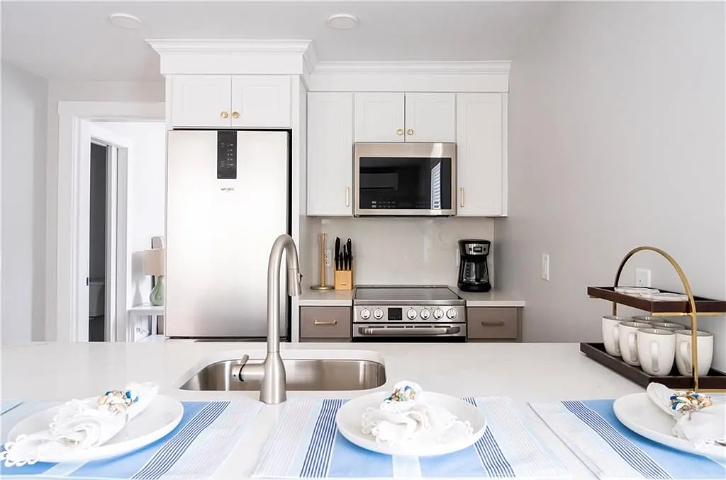 1 bed, 1.0 bath, 500 sqft, $3,200 — Photo 2