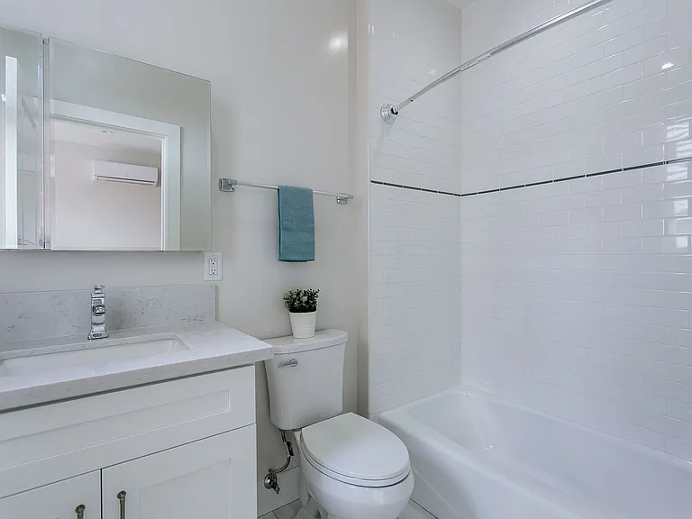 149 S Los Robles Ave — Photo 18