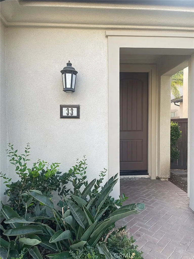 3 bed, 2.5 bath, 1735 sqft, $4,500 — Photo 1