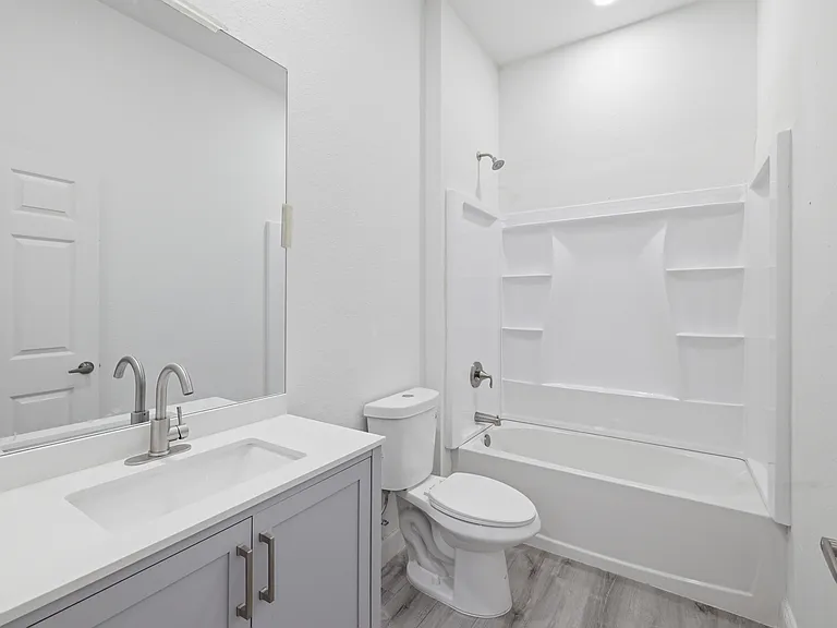 825 Carbon St E — Photo 33